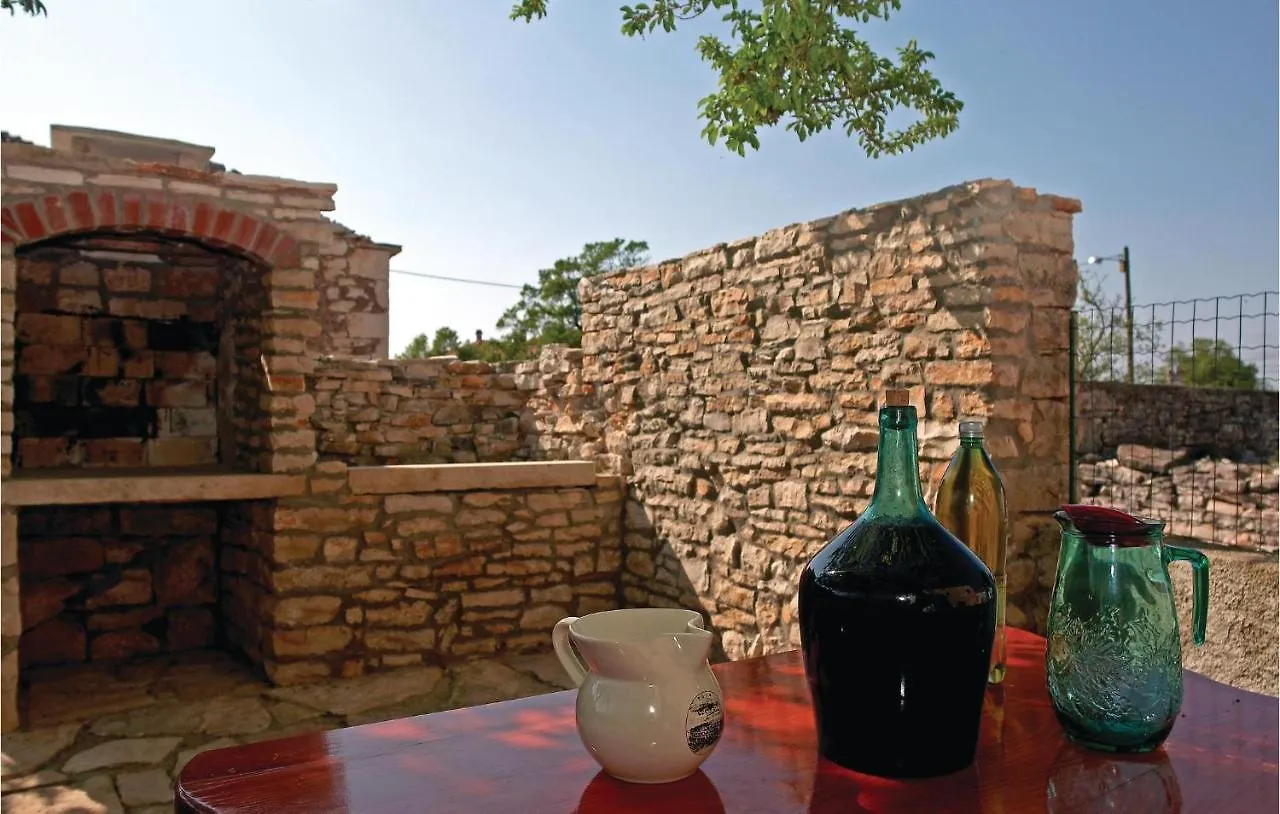 Gorgeous Home In Hrboki With Wifi