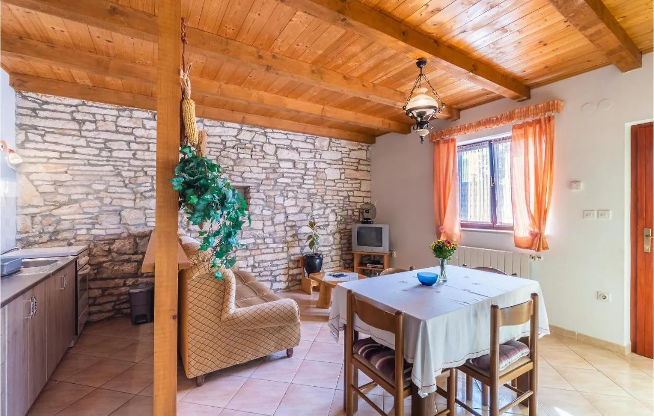 Gorgeous Home In Hrboki With Wifi 0*,
