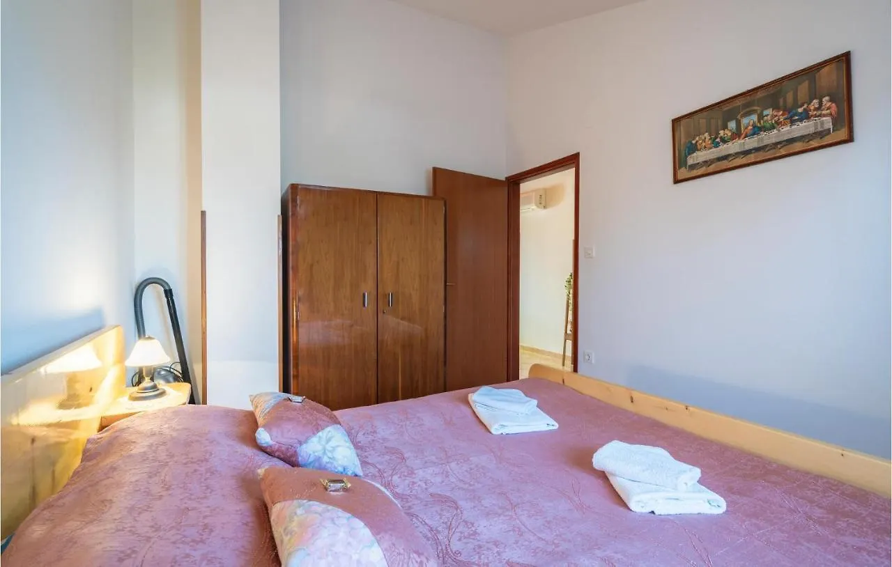 Gorgeous Home In Hrboki With Wifi